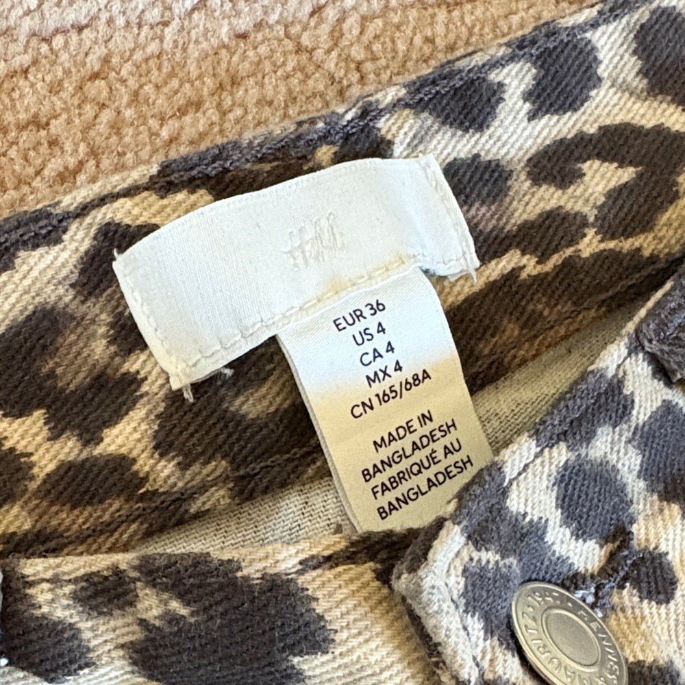 H&M Leopard Print Wide Leg Jeans in Black and Tan - Picture 3 of 4